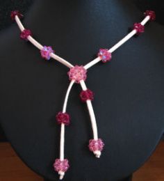 Collier en boules de perles roses