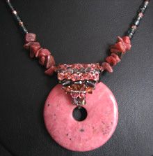 Collier au donut en rhodonite rose
